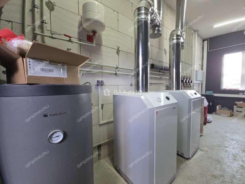 здание под офис, торговую площадь на улице Ларина