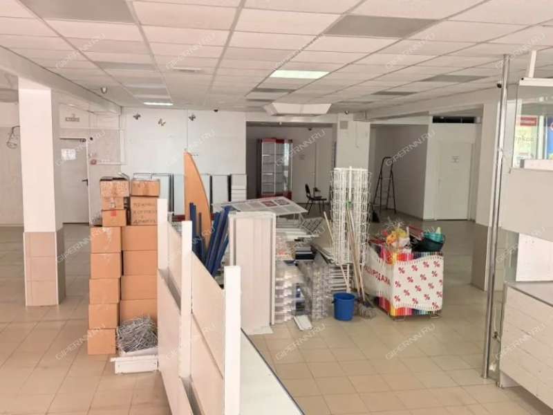 помещение под торговую площадь на Комсомольской площади
