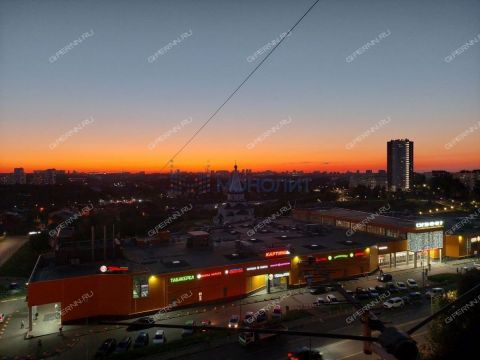 3-komnatnaya-ul-verhnepecherskaya-d-8 фото