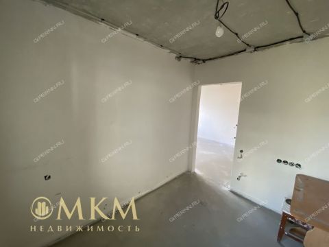 4-komnatnaya-ul-yuliusa-fuchika-d-37 фото