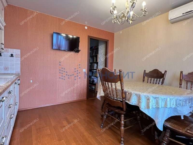 трёхкомнатная квартира на Волжской набережной дом 21