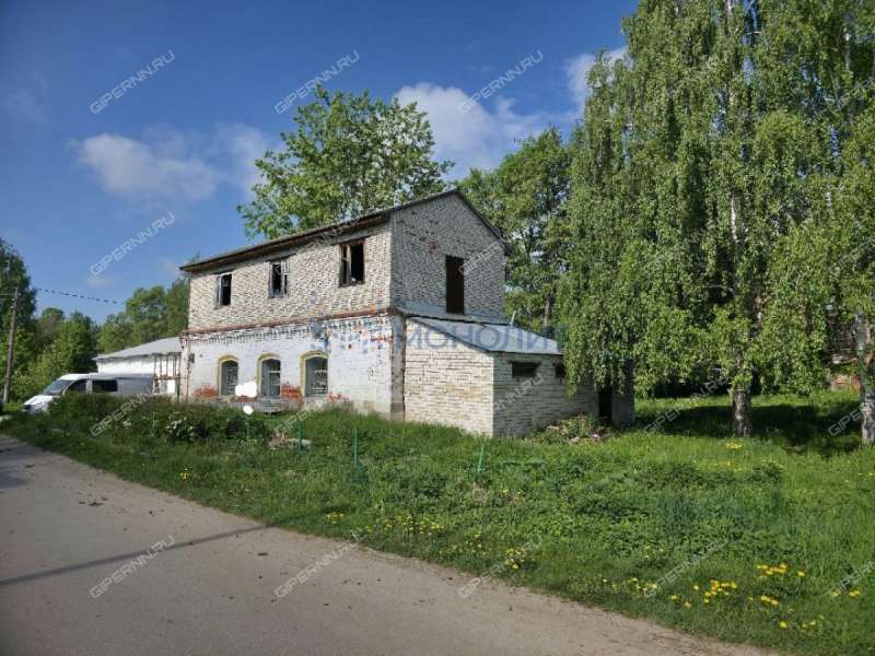 здание под торговую площадь на улице Ленина село Работки