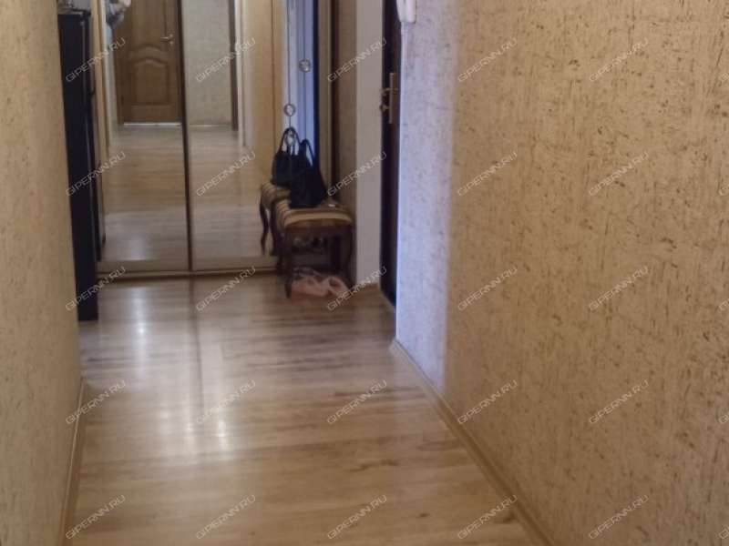 трёхкомнатная квартира на улице Верхнепечёрская дом 8