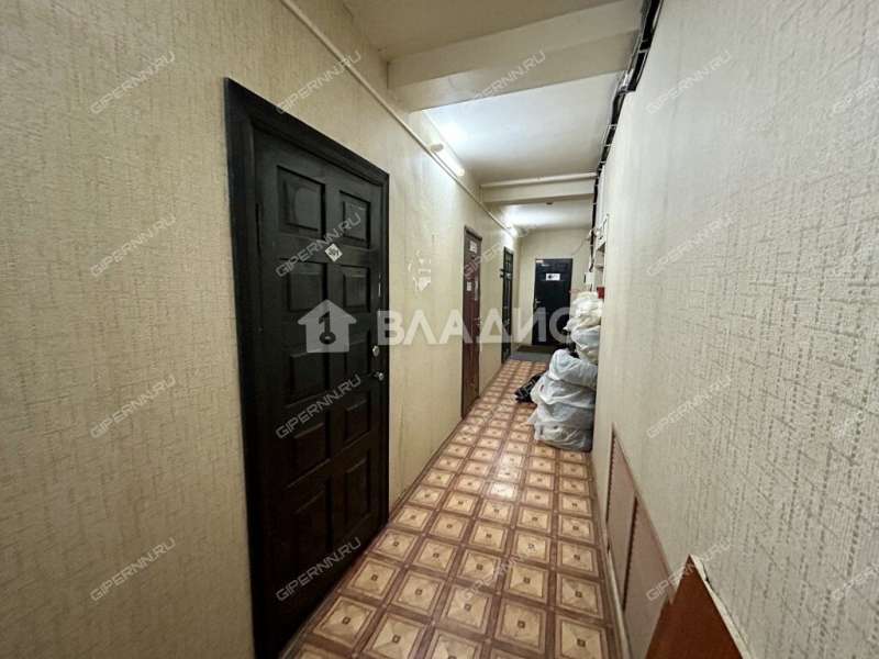 здание под офис, торговую площадь в переулке Вахитова