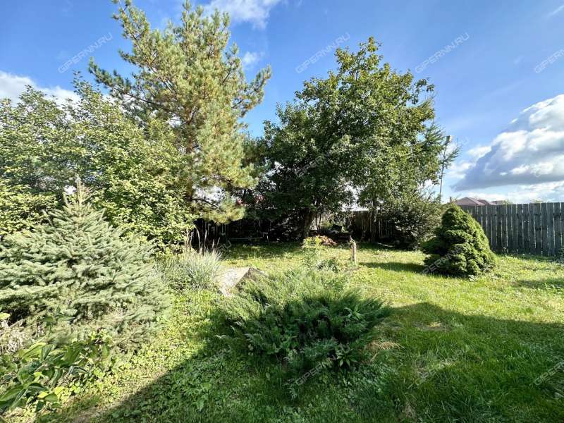 дом на  село Безводное