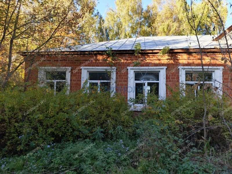 здание под недвижимость под образовательные учреждения на улице Мира село Арапово
