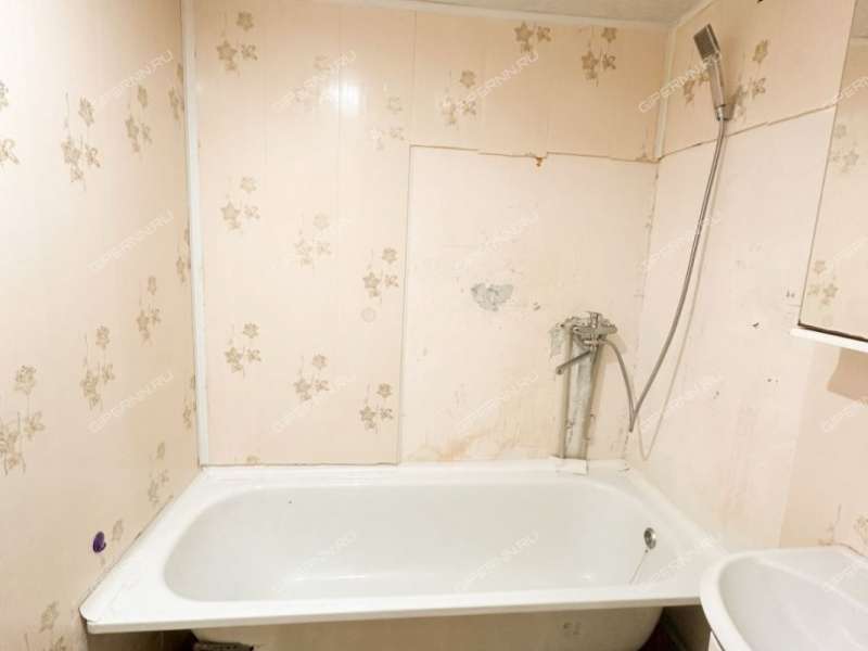 трёхкомнатная квартира в 2-м микрорайоне дом 30 город Бор