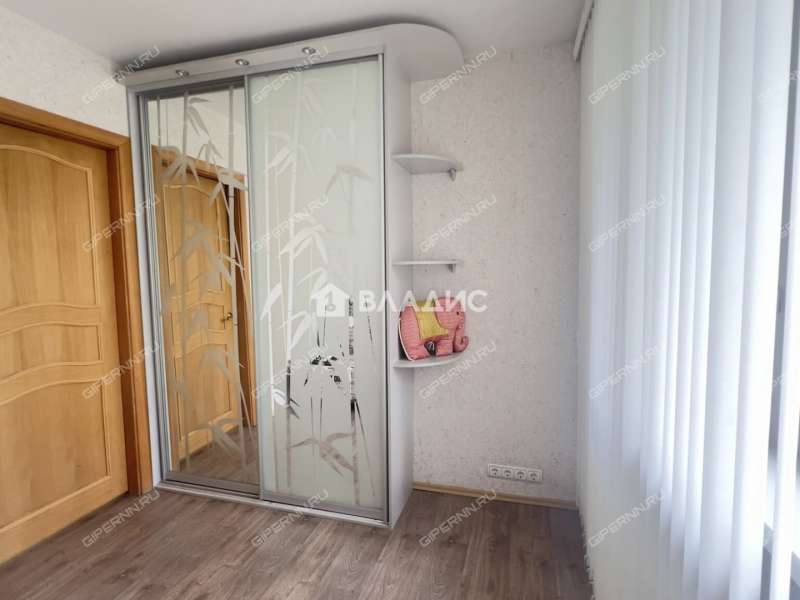 трёхкомнатная квартира на улице Челюскинцев дом 23