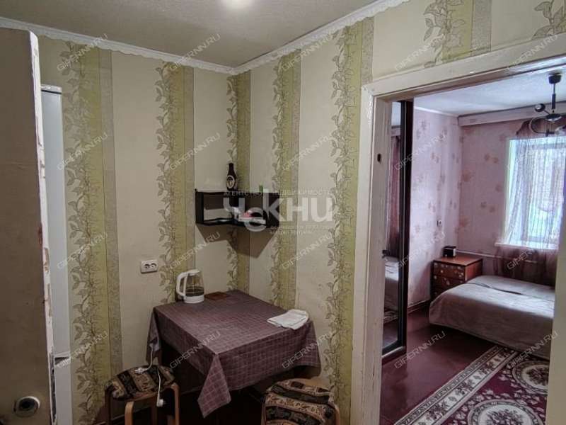 комната в доме 12а на улице Космонавта Комарова