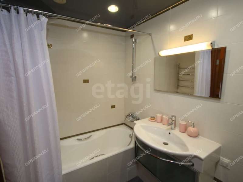 трёхкомнатная квартира на улице Верхнепечёрская дом 7 к2