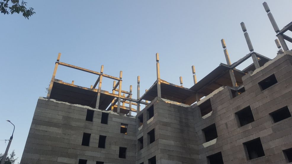 Долгострой в августе 2023 года. Фото: Ксения Ражева / gipernn.ruДолгострой в августе 2023 года. Фото: Ксения Ражева / gipernn.ru