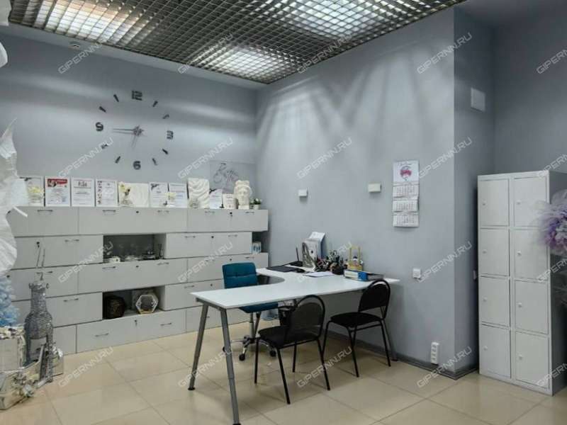 помещение под коммерческую недвижимость на улице Родионова